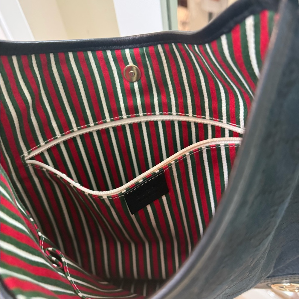 Gucci Black Monogram Shoulder Bag - Picture 4 of 4